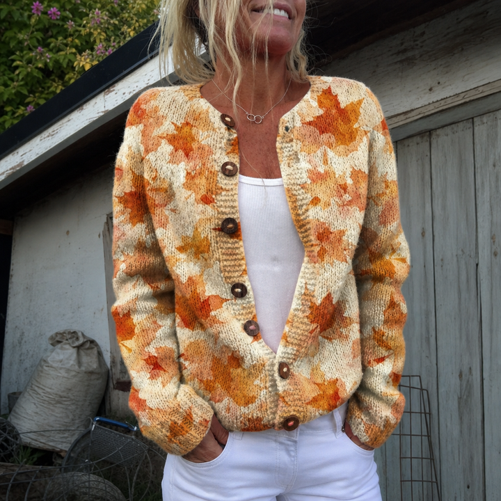 Vanessa | Cardigan mit herbstlichem Ahornblatt