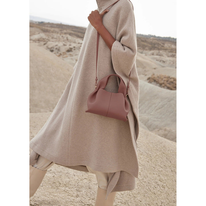 Hanneke | Elegante Reisebegleiterin